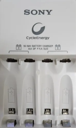 Carregador Pilha Aa E Aaa Sony Cycle Energy BCG-34HH