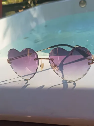 Óculos de coração da Fendi