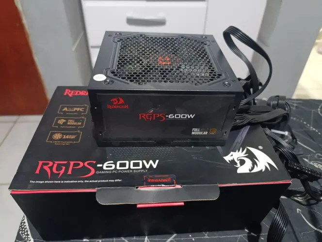 Vendo fonte 600w redragon (com defeito)