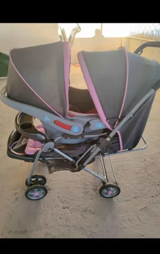 Carinho e bebê conforto