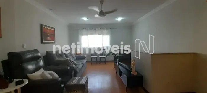 APARTAMENTO DE 3 QUANTOS, AMPLA, ILUMINADA E VENTILADA. 1 SUÍTE, SALA E COPA.