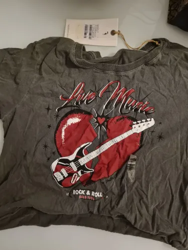 Blusa estilo cropped "live music - rocknroll" - nova e com etiqueta