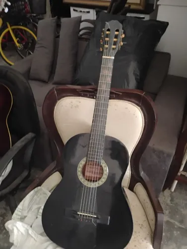 Violão acústico preto