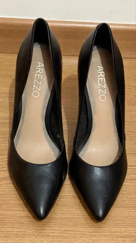 Scarpin Arezzo Preto Couro Salto Alto Fino