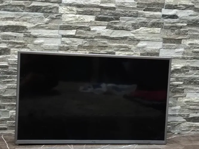 tv queimada para retirada de peças