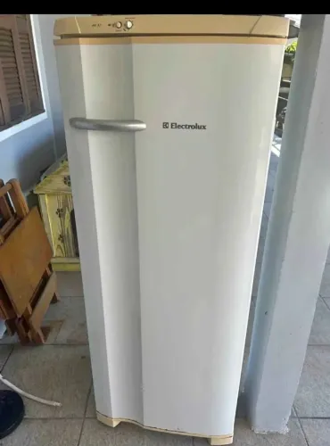 Vendo Geladeira funcionando perfeitamente 