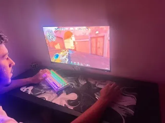 Monitor AOC 180hz 1ms COM NF