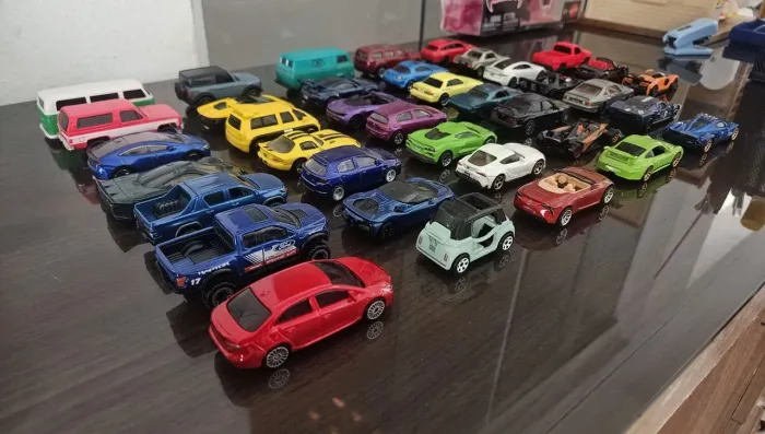 Lote de carrinhos Hot Wheels (LEIA A DESCRIÇÃO)