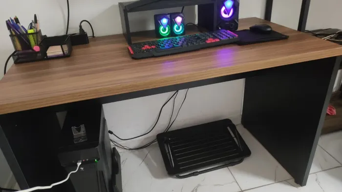 Mesa e Prateleira Escritório 