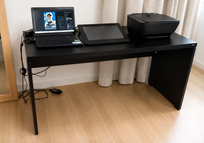 Mesa para Escritório ou Estudo 1,50 m - Preta - Excelente Estado