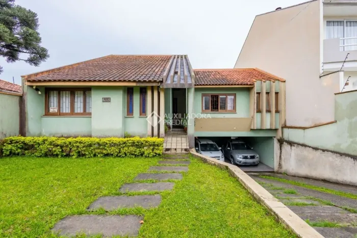 Casa TÉRREA - 301 m² | 4 quartos + APTO de 3 quartos| Guabirotuba