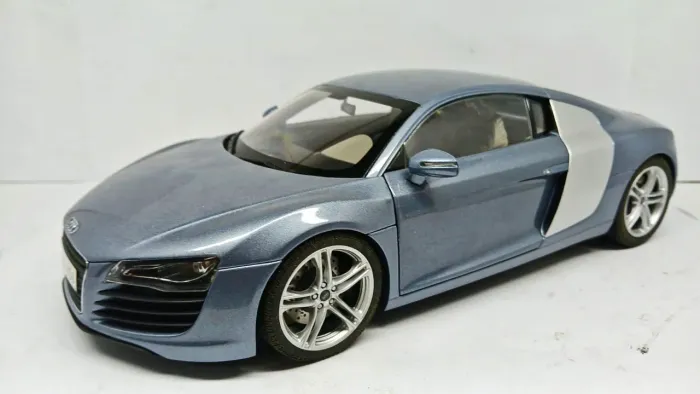 Miniatura Audi R8 1/18