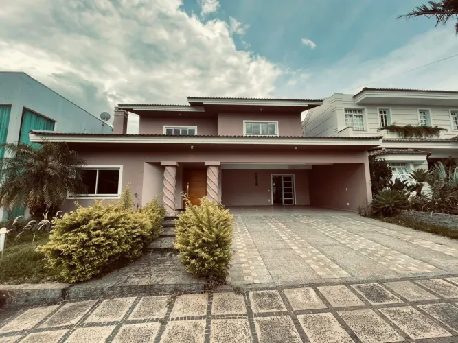 CASA À VENDA EM UVARANAS