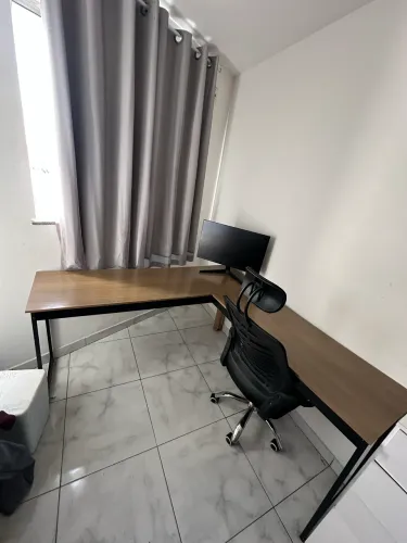Mesa de escritório em L