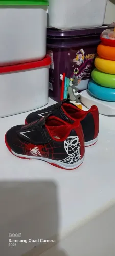 Tenis infantil Homem Aranha. n. 21 Marca Marvel.