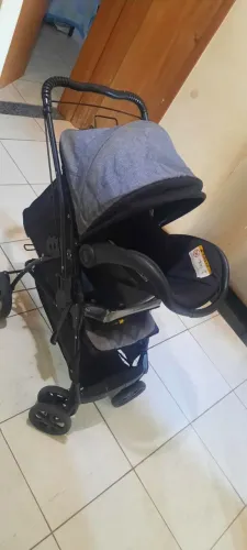 Carrinho de Bebê com Bebê Conforto - Galzerano