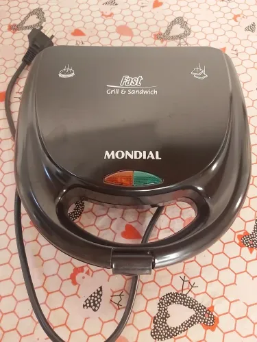 Sanduicheira nova em perfeito estado
