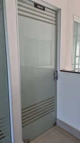 SALA COMERCIAL PARA ESCRITÓRIO COM SANITÁRIO PRIVATIVO E AR CONDICIONADO