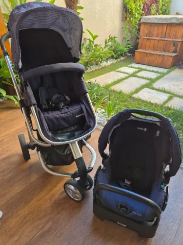 Carrinho com opção moises e bebê conforto com base e par de adaptadores