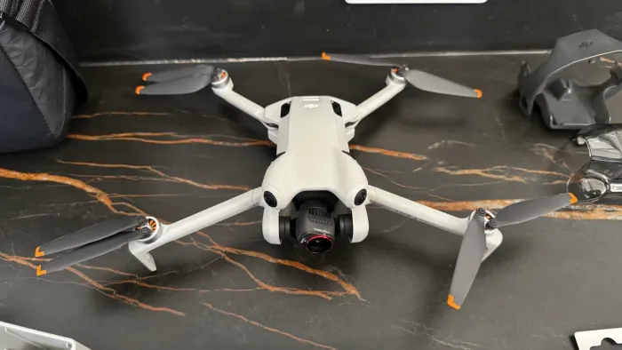 Drone DJI Mini 4 Pro Fly More Combo com RC 2