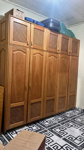 Guarda roupa em Madeira (semi novo)
