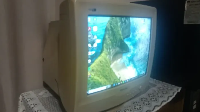 Monitor Philips CRT 15", Usado Modelo 105S19/48B
