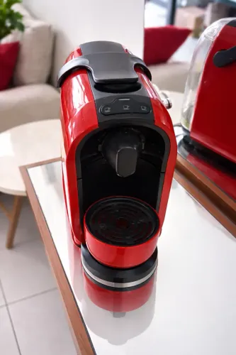 Cafeteira de Cápsula Vermelha - Compacta e Funcional