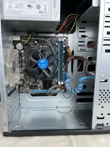 Pc pra uso normal/ roda alguns jogos