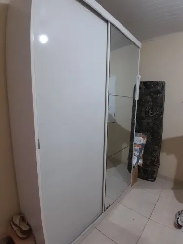 Guarda roupa com porta de correr