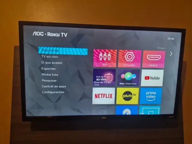 Smart TV AOC Roku 32 Polegadas HD (Com Controle e Pés Originais)