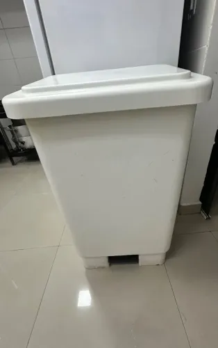 Lixeira com pedal 100 litros 