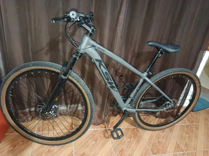 Bicicleta aro 29 alumínio câmbio Shimano freio a disco completa. Troco por ergométrica..