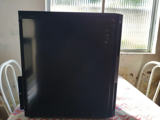 Gabinete Gamer Evus EV-G13 Atx com Led Rgb e Lateral Em Acrilico