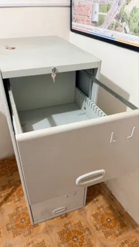 Arquivo de Aço com Gavetas