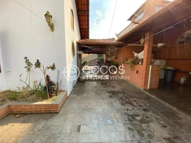 Casa à venda, 5 quartos, 3 suítes, 4 vagas, Santa Lúcia - Belo Horizonte/MG