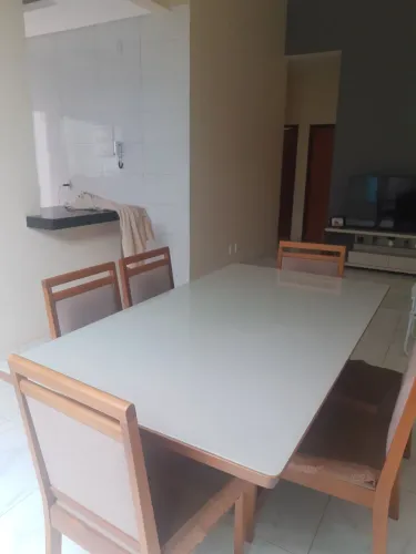 Vendo mesa 6 cadeiras 100%madeira