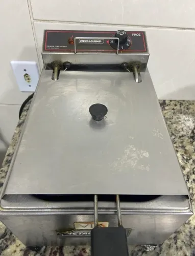 Vendo fritadeira elétrica a Óleo 6,5 litros