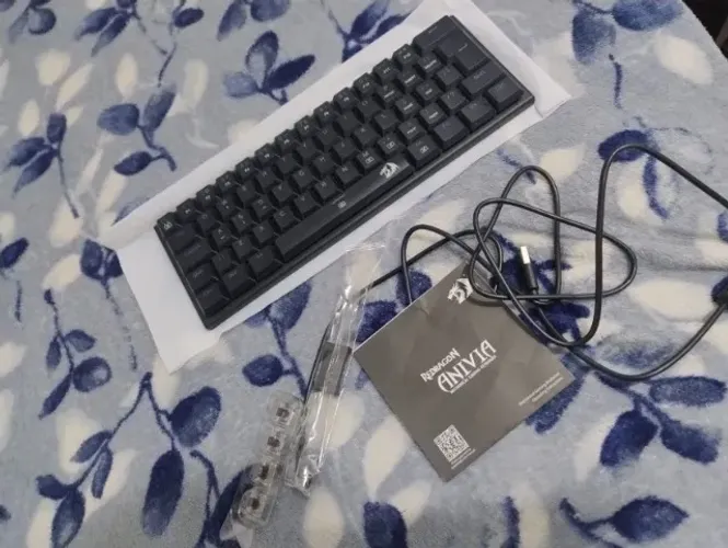 Teclado Mecânico Redragon Anivia SWITCH BROWN + keycaps extras