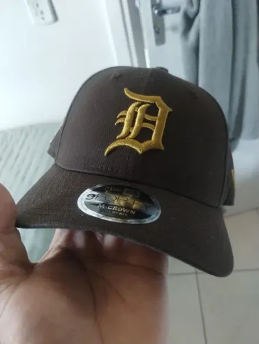 Boné New Era Detroit Tigers marrom ajustável original 