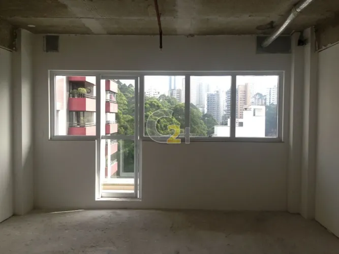 Sala Comercial à venda na Vila Andrade com 42,34 metros com 2 vagas de garagem.