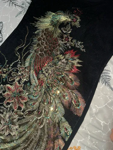 Vestido de festa (tule bordado com linhas douradas)