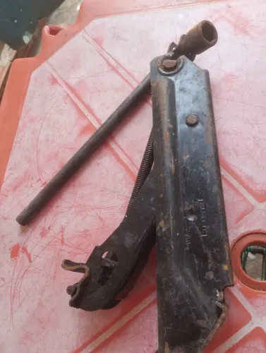 Vendo macaco de carro .tudo funcionando. Moro na cidade nova