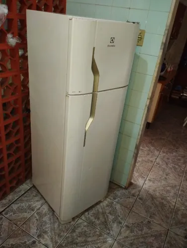Geladeira Electrolux Dc35a 260l Branca Duplex com Defeito no Motor