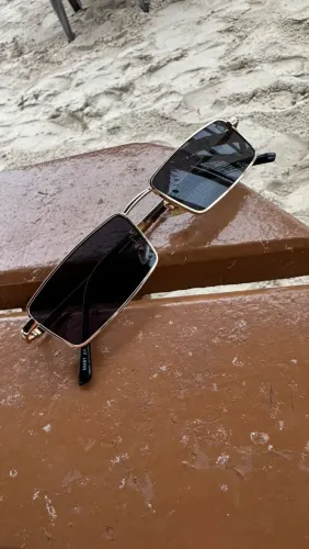 Óculos de sol de qualidade em oferta.
