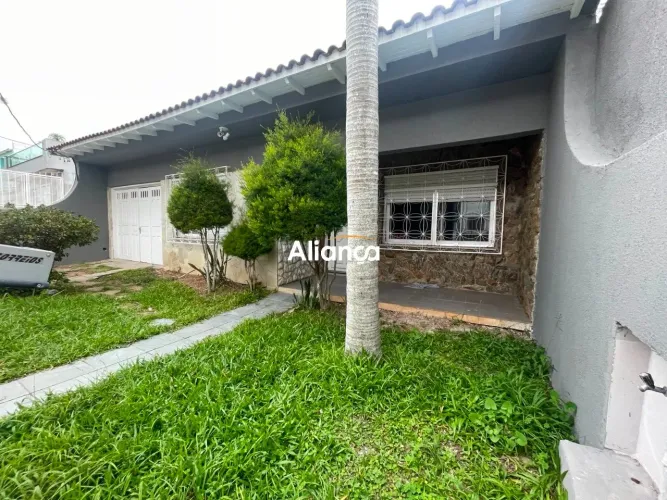 Casa para alugar com 3 dormitórios, 1 suíte, garagem para 2 carros no bairro Nonoai em Por