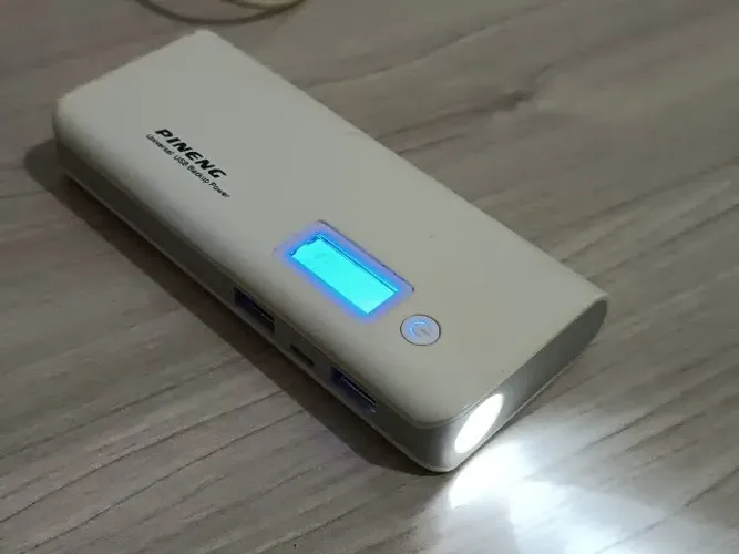 Power Bank Pineng Original - Alta Capacidade + Lanterna LED