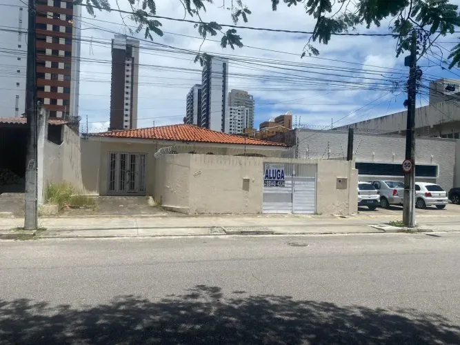 Imóvel para aluguel tem 150 metros quadrados com 5 quartos em Lagoa Nova - Natal - RN