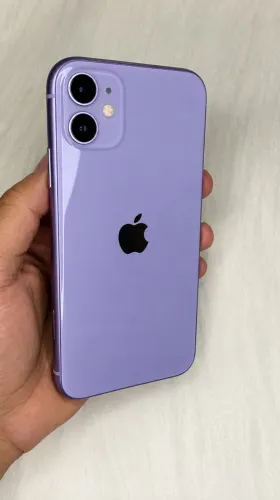 iPhone 11 com 128 GB, excelente desempenho.