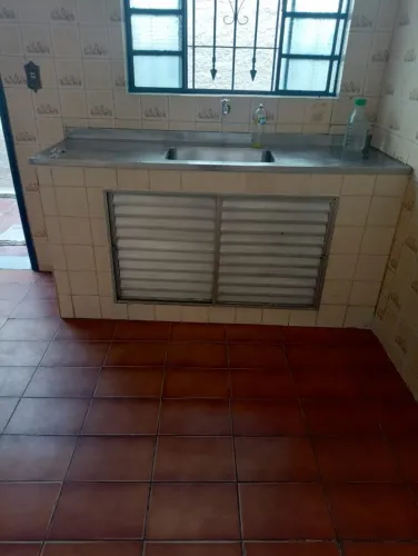 ALUGO CASA 3 AMBIENTES P/PESSOA 1000M DA EST.BRAS CUBAS-R$1.500 - *