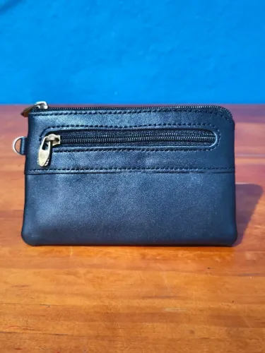 Porta-moedas confeccionado em couro Genuíno Cor Preta - Novo